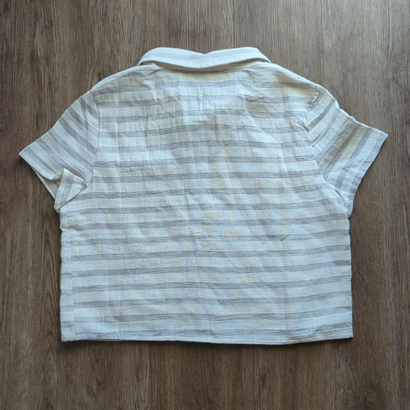 NWT Roolee Striped Cropped Button Up Size Medium - Picture 7 of 7